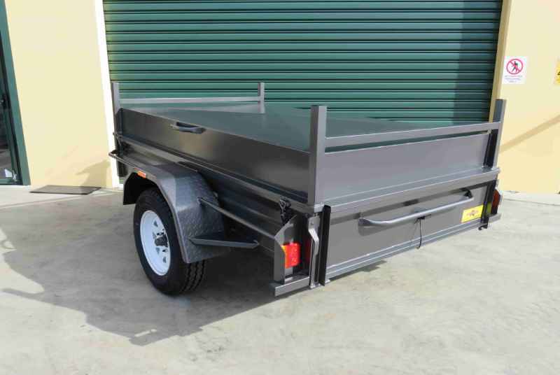 Box trailer With Lockable Side Hinge
